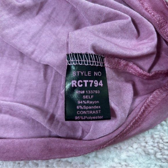 NWT POL Stonewash Lace V-Neck Tee Shirt Top Size Small Elevated Basic Dusty Rose - Picture 4 of 10
